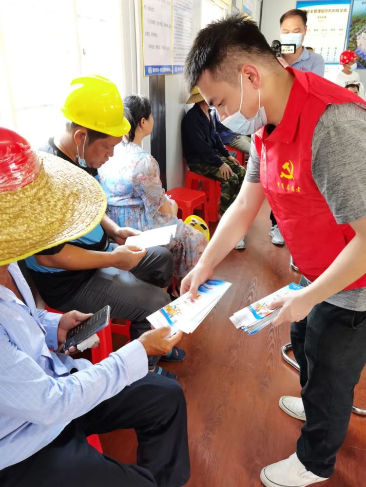 惠東縣人社局開展‘關(guān)愛農(nóng)民工 酷暑送清涼’慰問活動(dòng)，攜手慢性病防治站守護(hù)健康