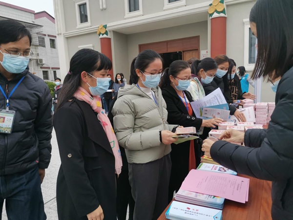 都斛鎮舉辦《家庭教育促進法》暨青少年心理健康教育培訓活動，慢性病防治站助力家庭健康新篇章